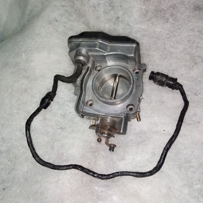 THROTTLE BODY MERCEDES BENZ W202 C200 C180