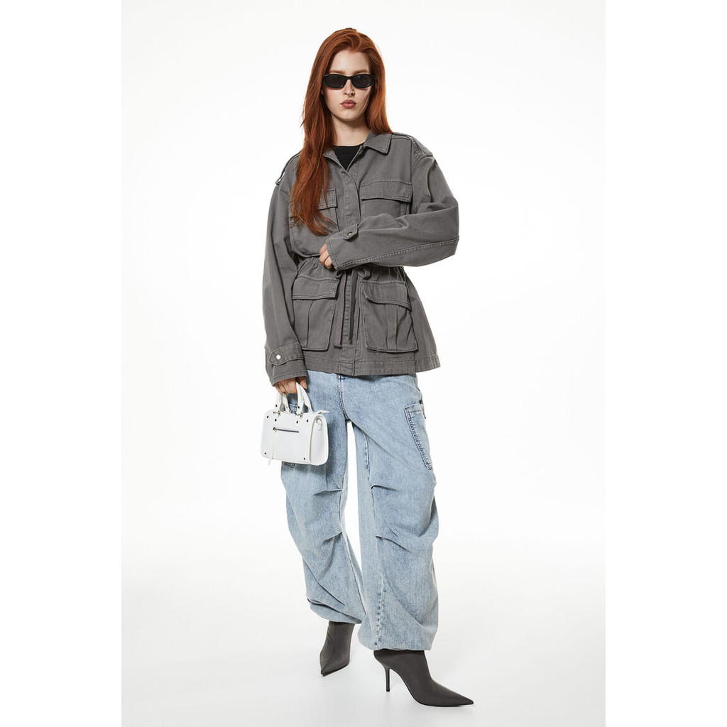 H&M Cotton twill utility jacket Loose-fit utility jacket in cotton twill with a collar, concealed pr