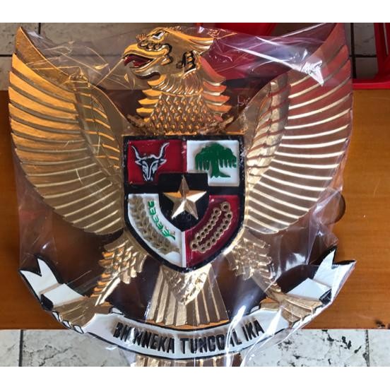Patung Burung Garuda Bahan Kayu