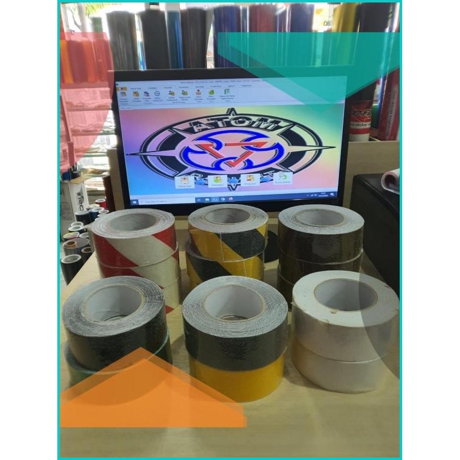 

Anti Slip / Slip Resistant Belang lebar 5 cm 11OKTZ4 last stok