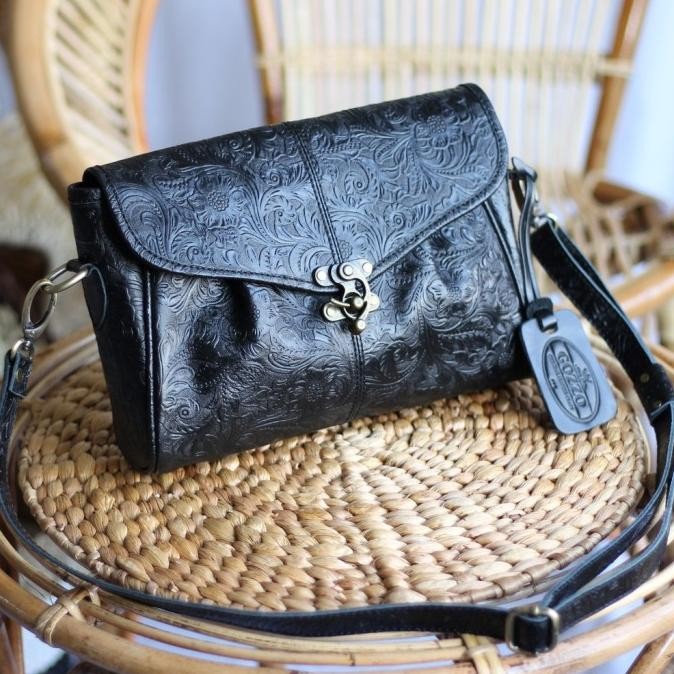 TAS SLEMPANG WANITA KULIT ASLI MODEL CILLA BATIK / FREE GRAVIR NAMA