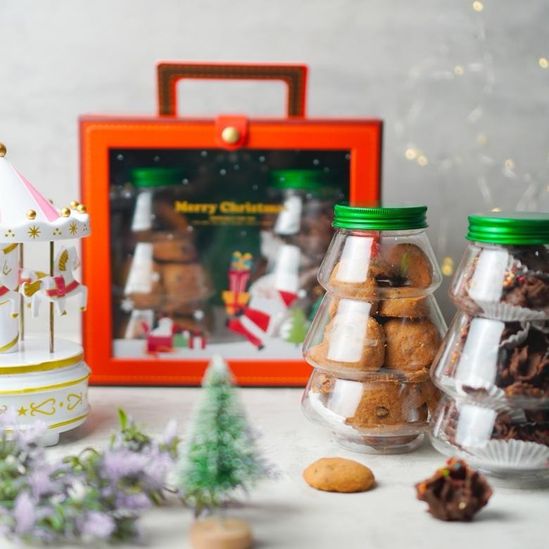 

Beli 2 Lebih Murah Chritsmas Tree Hampers / Parcel Natal / Christmas Gift / Gift / Nastar Wisman / Choco Cornflakes / Hampers Natal / Parcel Xmas / Christmas / Cookies / Chocolate Cornflakes / 2 Toples Original