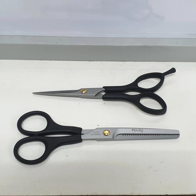 Fariha Gunting Rambut