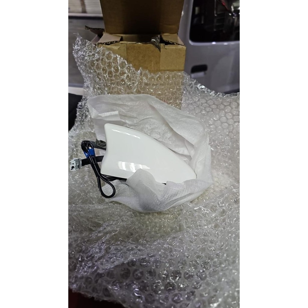 // Antena Sirip Hiu Shark Fin Hitam Putih Honda Mobilio Jazz Brio City Hrv Crv Wrv Brv Civic Origina