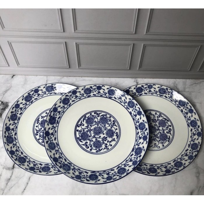 PIRING MAKAN KERAMIK BIRU PUTIH