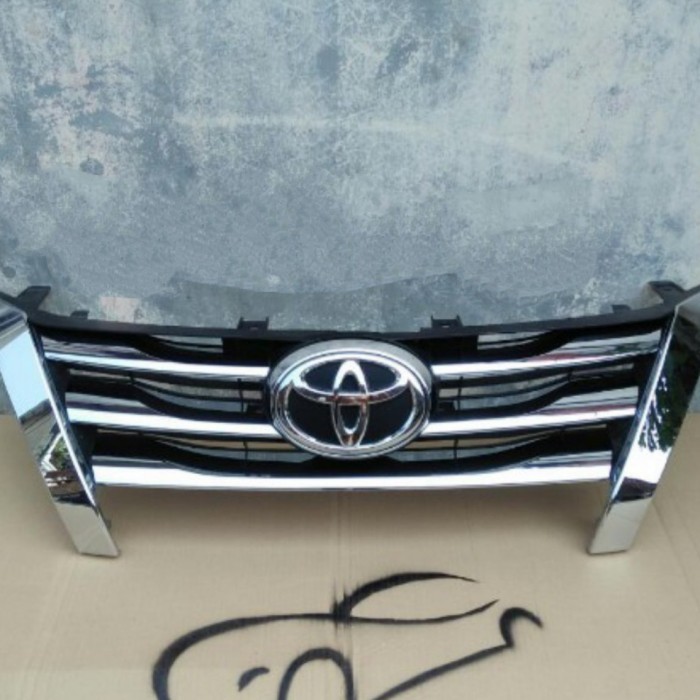 Grill Depan Fortuner Vrz Original