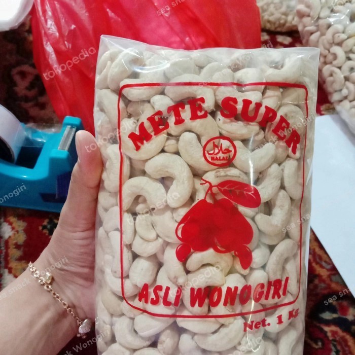 

Ready Kacang Mete Super Mentah 1 Kg