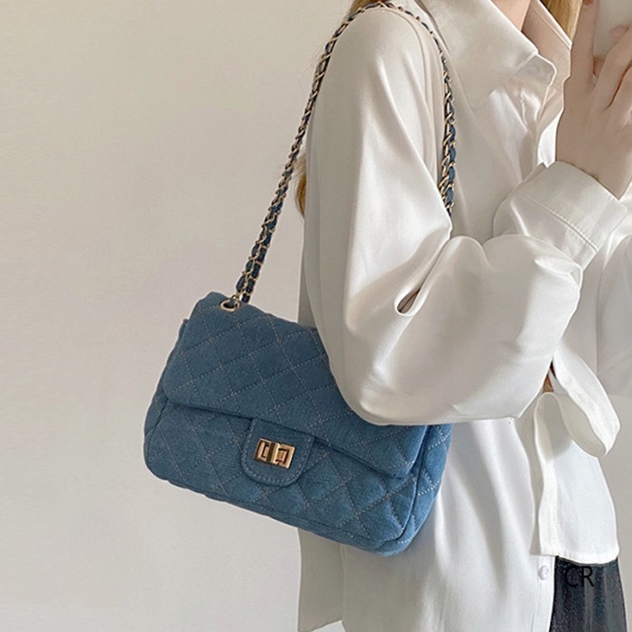BAYAR DIRUMAH Tas Selempang Wanita Quilted MWS 3154 Bahan Jeans Dengan Tali Rantai
