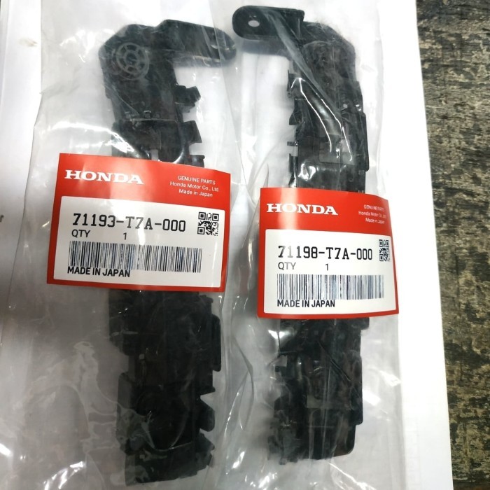 BRACKET BUMPER DEPAN HRV RH-LH. ORIGINAL HONDA