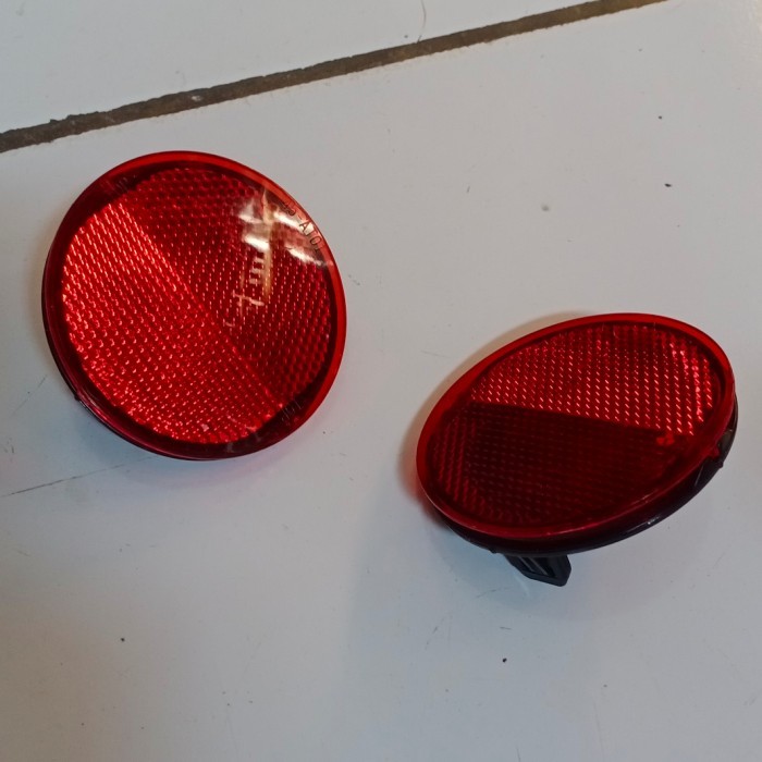 REFLEKTOR MATA KUCING BEMPER BELAKANG AVANZA VELOS