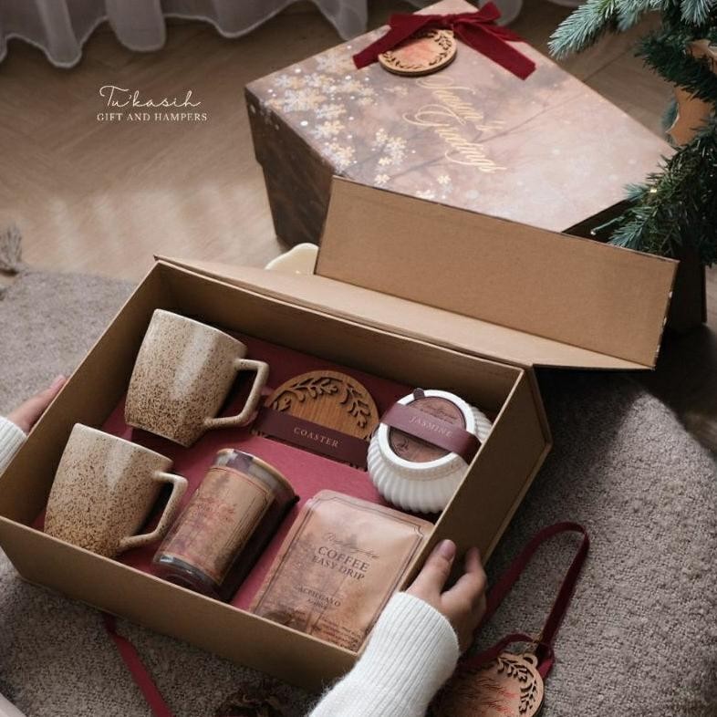 

shu whisper set - hampers natal 2024. xmas hampers. christmas hampers. season's greetings hampers gifts new year and christmas.