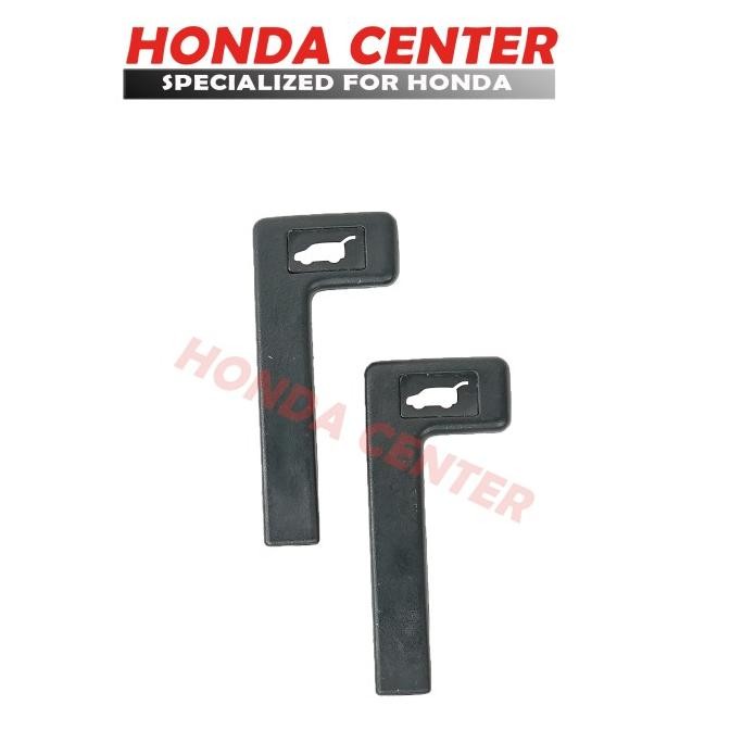 Tuas knob pembuka kaca pintu bagasi belakang brio 2014 2015 2016 2017