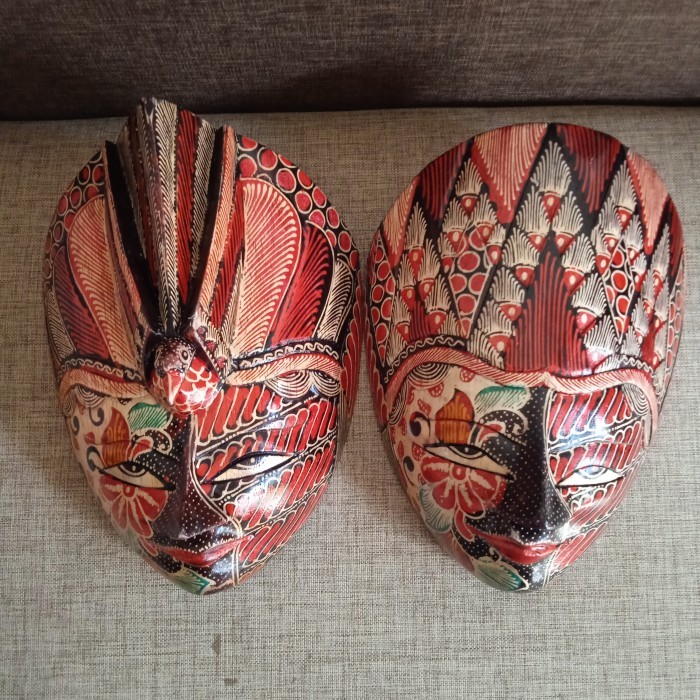 Topeng Batik Kayu Rama dan Shinta (sepasang)