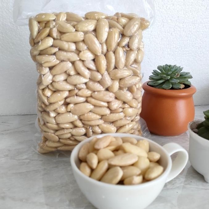 

Ready Kacang Almond Utuh Mentah Tanpa Kulit ( Blanched Whole Almond ) - 250g