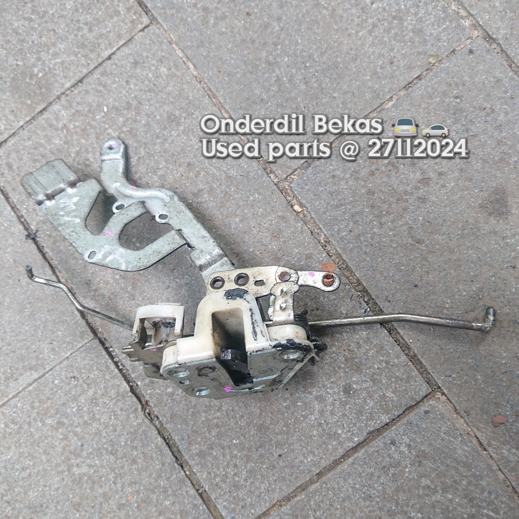 door lock kanan depan FR Suzuki APV