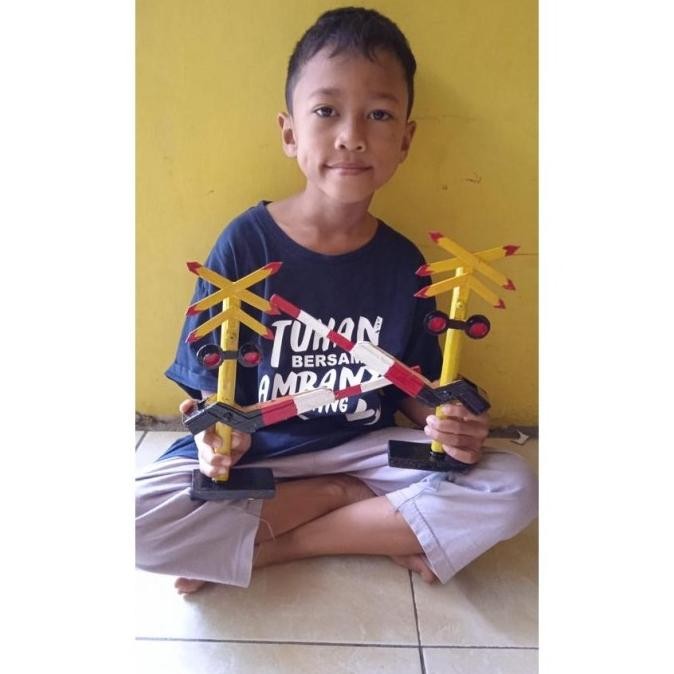 Mainan miniatur Palang Pintu Kereta Api Indonesia Palang Sepur KAI DS99