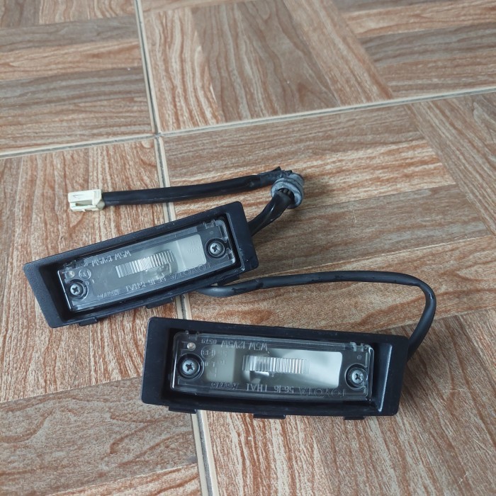 lampu plat nomor belakang bagasi innova grand all new innova 2004 2015