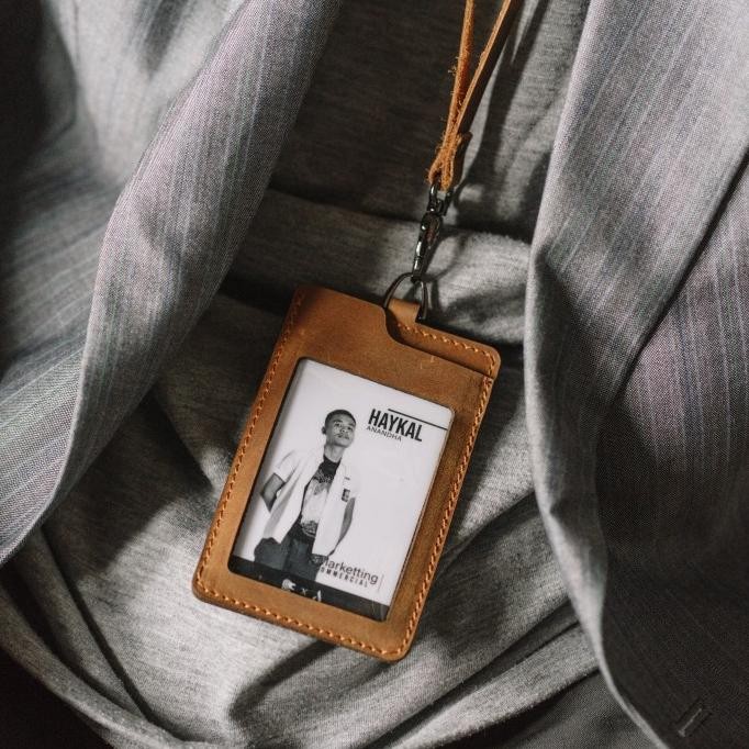 

TERBARU - ID Card Lanyard Kulit Magnet Holder Magnet Name Tag Kulit REVEN ARCA