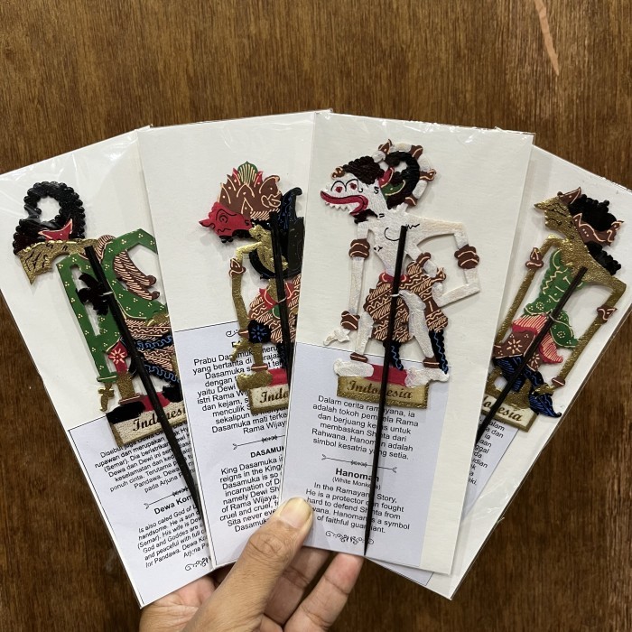 

Souvenir miniatur wayang kulit pembatas buku 1 kodi (isi 20 pcs) bookmark khas indonesia