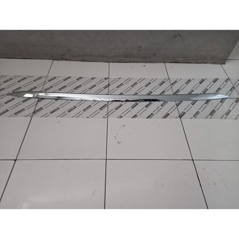 List Chrome Bemper Depan Calya Sigra Ori