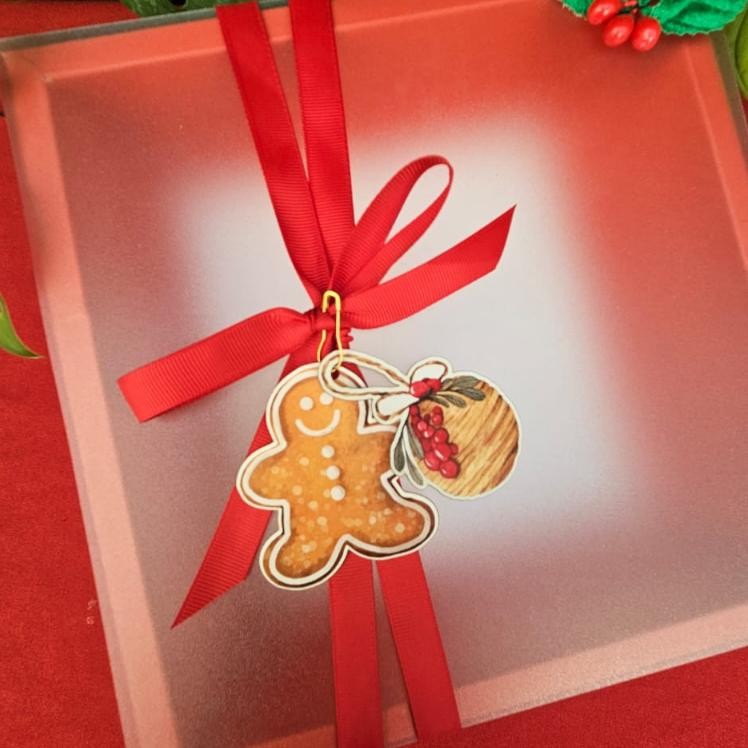 

BR - UK. 23x23x7 CM BOX KUE MERAH MIKA BURAM COCOK UNTUK NATAL IMLEK TERLARIS