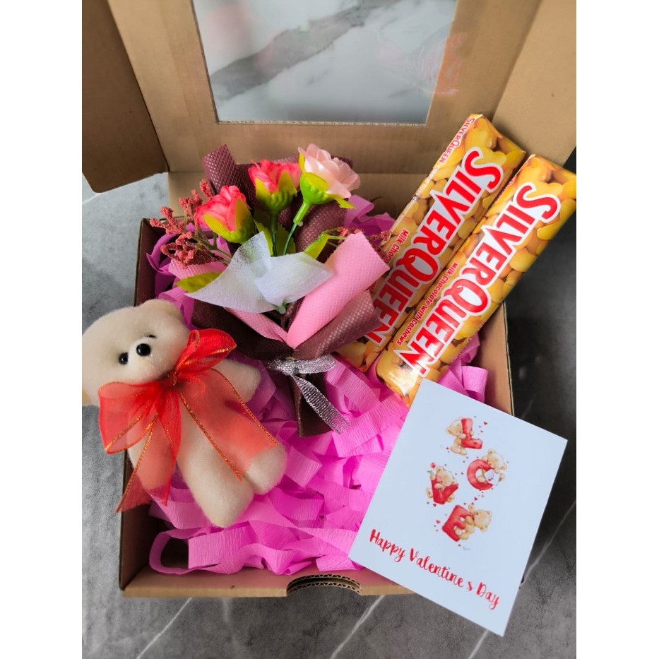 Terlaris Mini Hampers Buket Bunga Boneka dan Coklat Silverqueen SALE