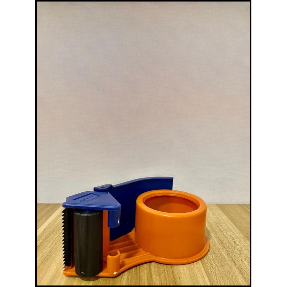 

DISKON TEMPAT DISPENSER LAKBAN TAPE CUTTER RUMAH LAKBAN 888 FINE GLOVER TAPE !