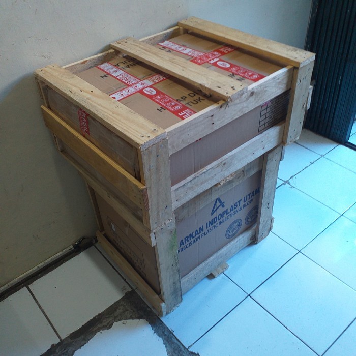 

TERLARIS! palet kayu untuk pengaman barang pecah belah