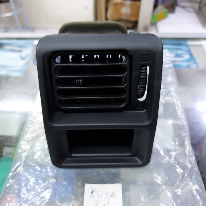 Kisi ac Kuda bagian kanan lobang ac Rh Mitsubishi kuda original