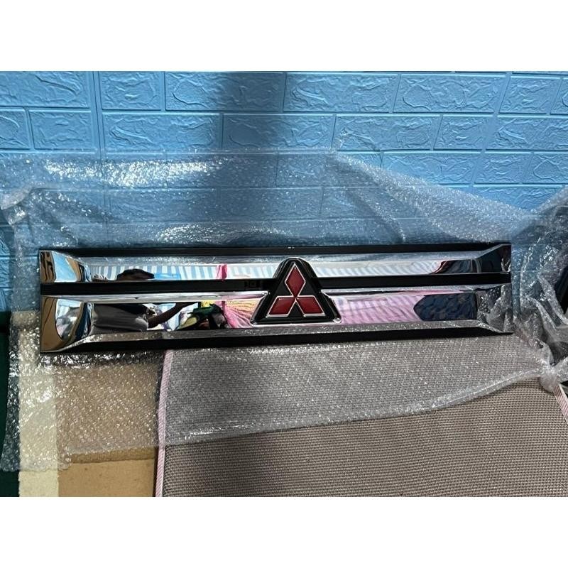 Grill Depan Mitsubishi L300