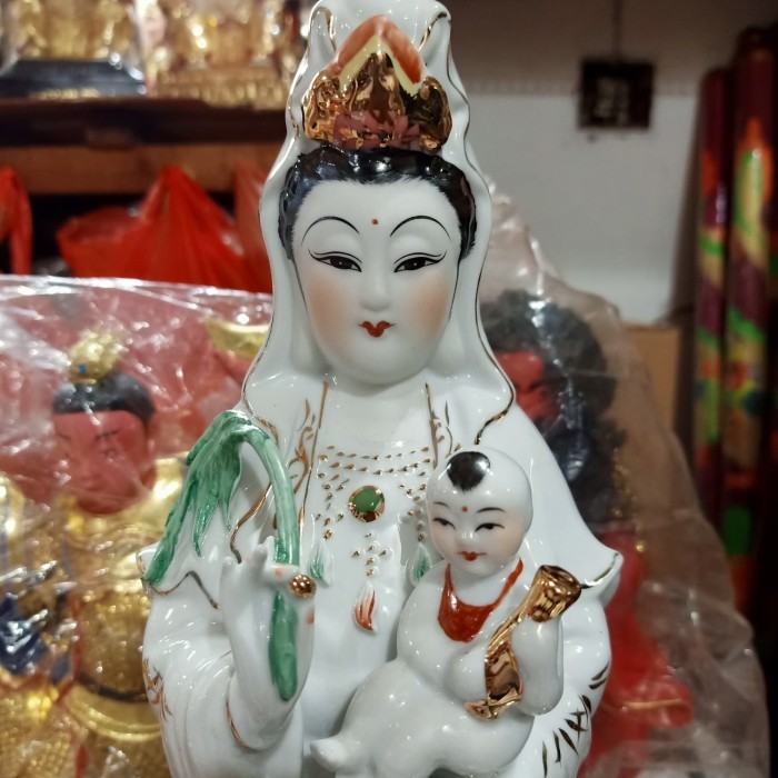 Patung Dewi Kwan Im Guan Yin Gendong Anak Berdiri 16 Inch Keramik Murah