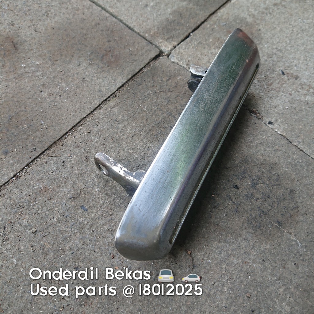 handle kanan depan FR Toyota Corolla ke30 tahun 1976