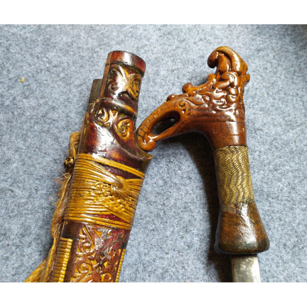 Mandau Dayak Asli Tanah Borneo Istimewa Bilah Baja Pilihan Full Ukir Sarung Kulit Kolektor Item