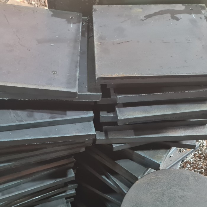 plat besi 25mm x 100mm x 100mm