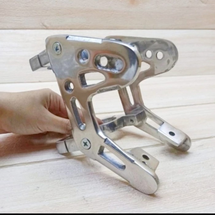 BREKET DUDUKAN LAMPU DEPAN RX-KING, KUPING LAMPU RX-KING DEPAN.