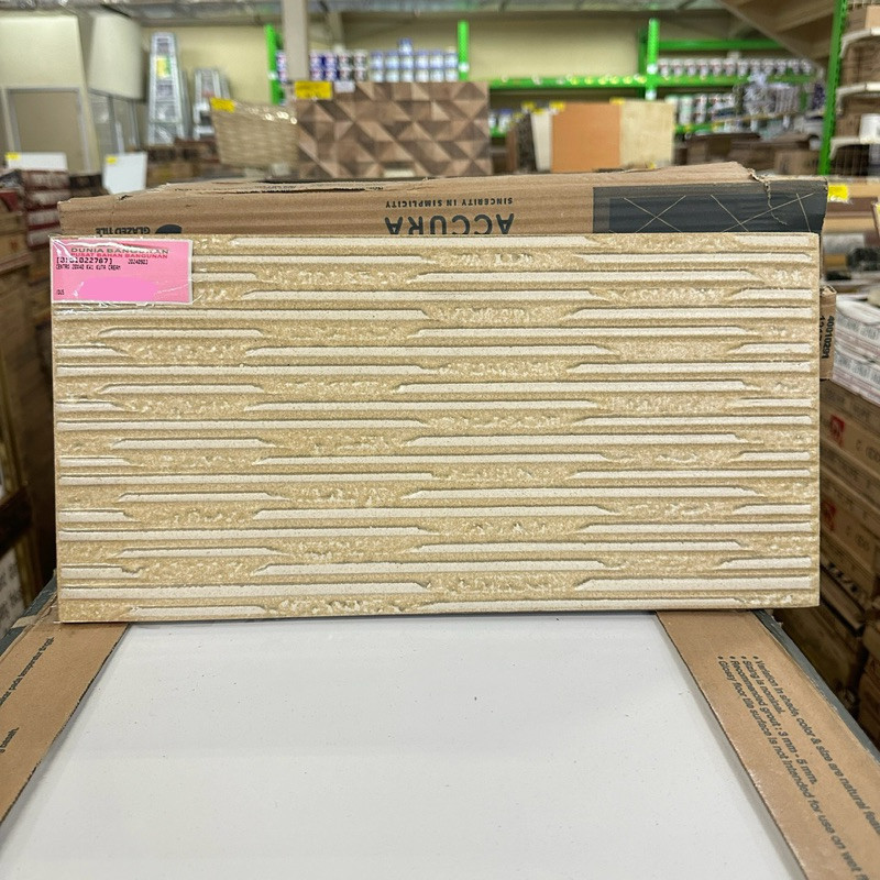 Keramik 20x40 Centro Kuta Cream Keramik Dinding Batu Alam / Keramik Dinding Teras / Keramik Dinding 