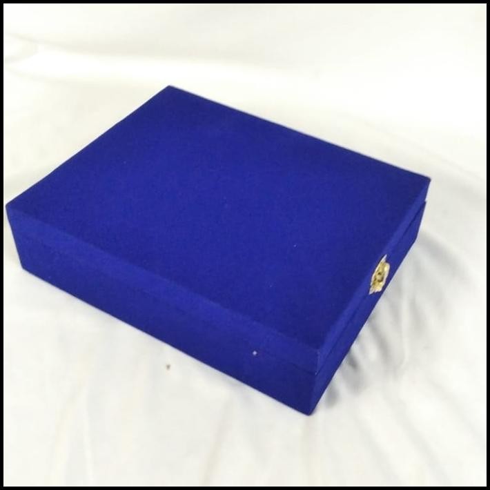 

Box Bludru Biru