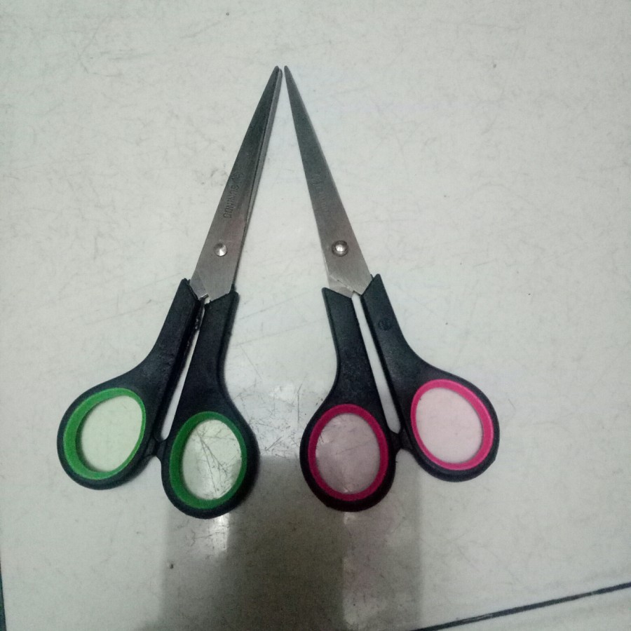 

GUNTING BESAR MEREK GUNINDO