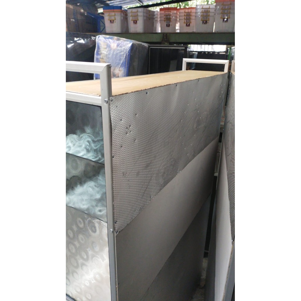 Lemari Piring Rak Piring Kaca 3 Pintu Alas Keramik Magic Seng Bogor