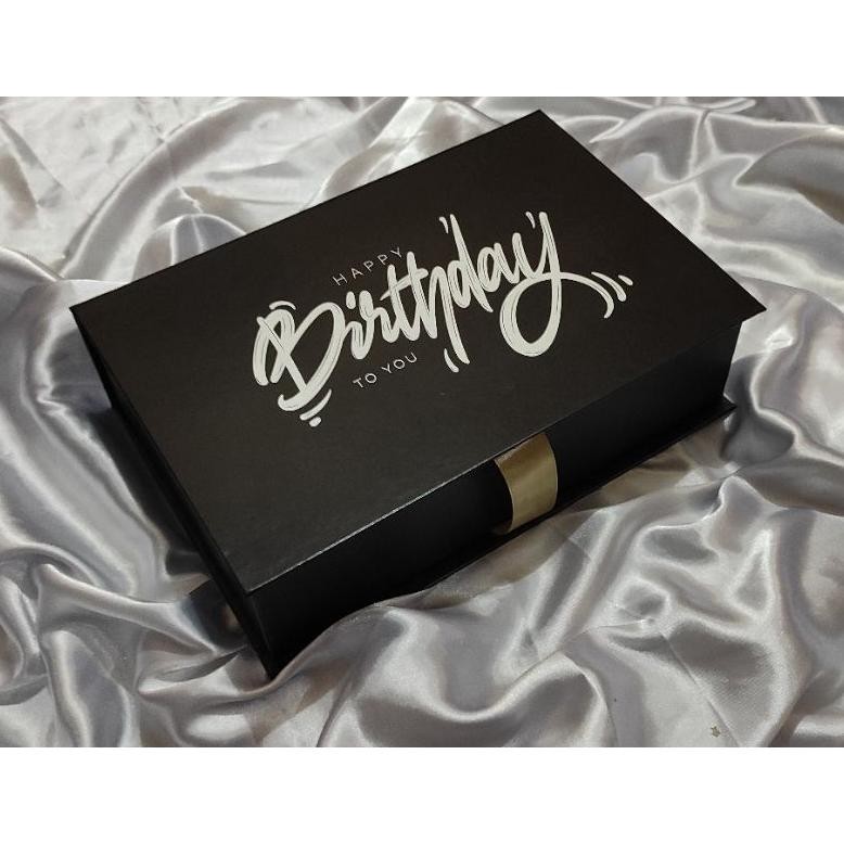 

SPECIAL Hardbox Box Kado Ulang Tahun / Box Birthday P:26cm L:17cm T:7cm eqw-68