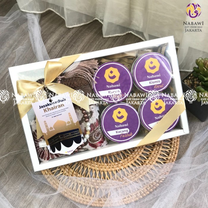 

Hampers Gift Hajj Premium Oleh Oleh Haji Umroh Khas Arab 6In1