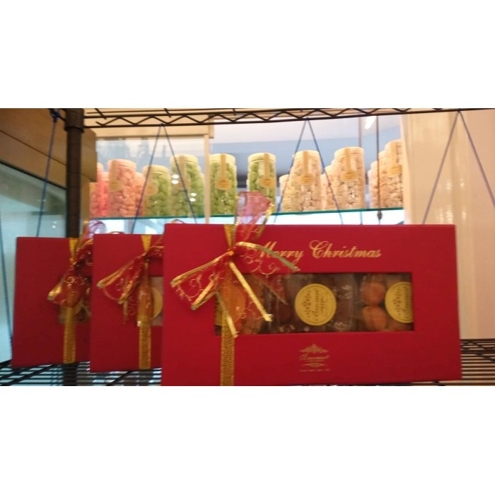 

Bawean Sweetheart Bandung Gift 3 Oval Natal Christmas Hampers Sale Pro