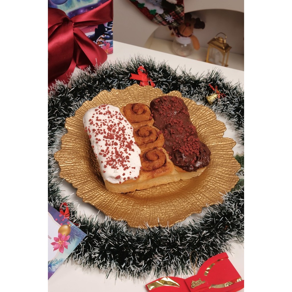 

Carol Rolls - Christmas Hampers