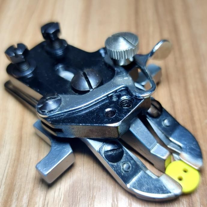 

SEPATU MESIN JAHIT PASANG KANCING/PASANG KANCING JUKI LK-1903