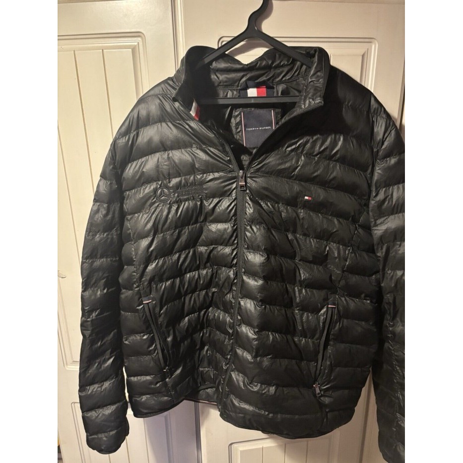 Mercedes-AMG F1 RARE Team Issue Tommy Jacket Black. Jaket Pria Formula 1