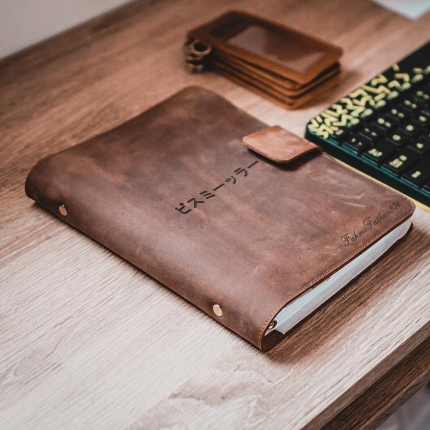 

RUBYSU BUKU AGENDA BINDER COVER KULIT A5 - PAUL V3 GRATIS GRAFIR