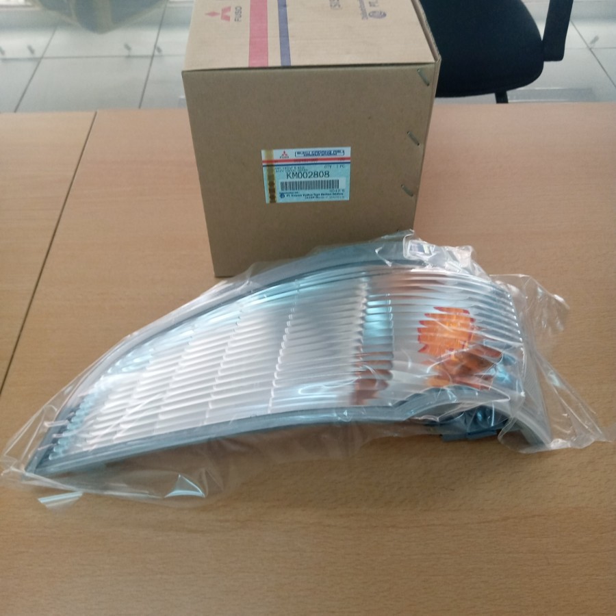Lampu sen Canter Kiri Original Mitsubishi KM002808