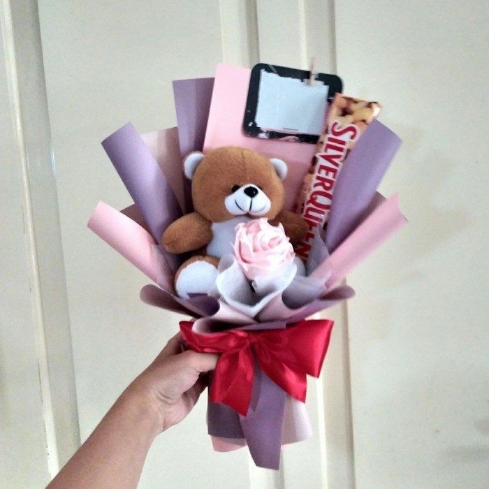 

BUKET BONEKA WISUDA MURAH BUCKET COKELAT VALENTINE HADIAH ANNIVERSARY