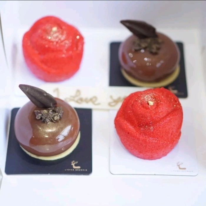 

KADO HAMPER VALENTINE GIFT BOX MEDIUM CAKE MOUSSE CHOCOLATE HAZELNUT