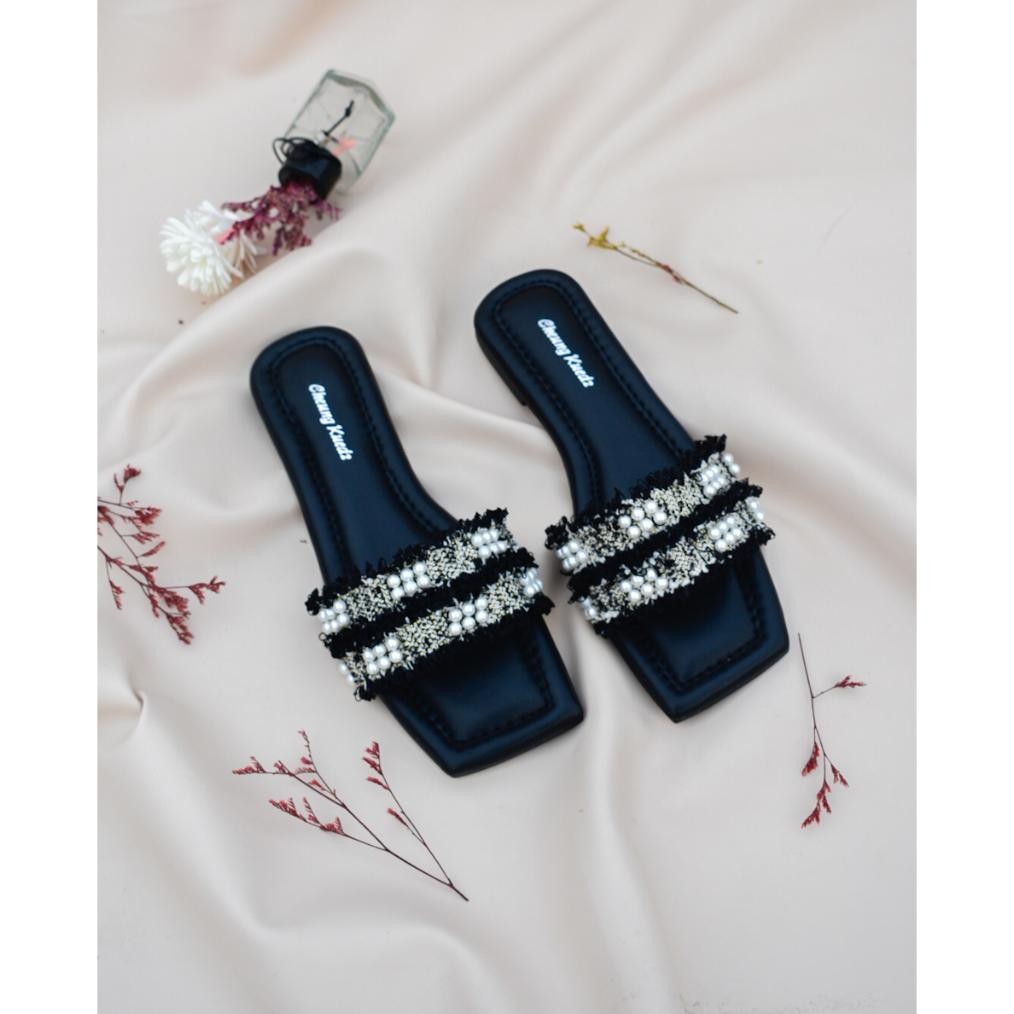 Promo Lebaran Cheung Kuedz Elizabeth Sandal Teplek Slop Wanita Variasi Mutiara Bisa Bayar Ditempat